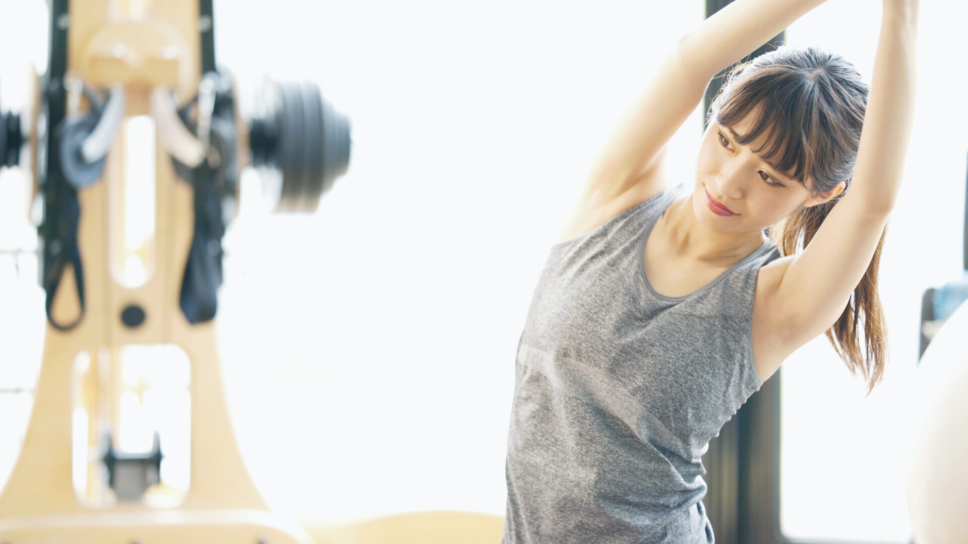 ストレッチする女性
